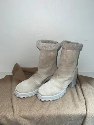 CLAIRE 01 SUEDE BOOT - LIGHT BEIGE